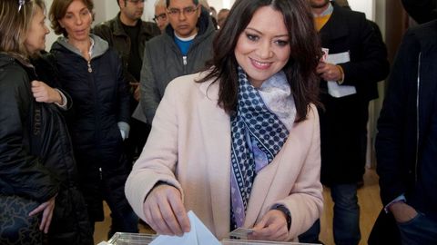 Votaci�n de la esposa de Carles Puigdemont, Marcela Topor. 