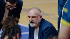 Moncho L�pez, d�ndole instrucciones a sus jugadores