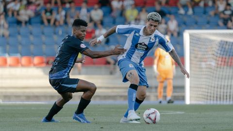 Hugo Rama, durante el Ourense CF - Deportivo en O Couto