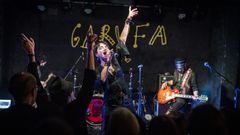 Ana Curra en directo en la sala Garufa