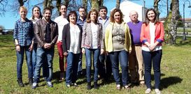 Foto de familia de la candidatura socialista de Forcarei, que por cuarta vez encabeza Ana Doval ?centro?.