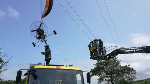 Rescate del parapentista en Tam�n
