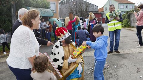 Los Reyes Magos recorren Entrecruces. Salida del lugar de Vilela