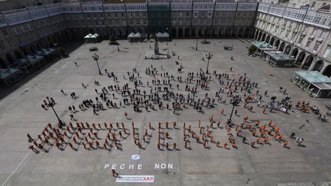 Protesta de los trabajadores de Alu Ibrica en la plaza de Mara Pita