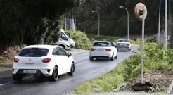 Los residentes en la zona quieren tambi�n que pongan pasos de peatones en la v�a. 