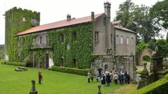 El pazo de Meir�s fue construido fue construido entre 1893 y 1907 por iniciativa de Emilia Pardo Baz�n, sobre los restos de una antigua casa solariega de su familia de 1809
