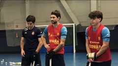 Manu Prol, en el centro de la imagen, en un entrenamiento de la seleccin espaola