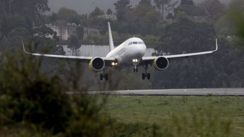 Aterrizaje en Alvedro de un avi�n de Vueling procedente de Londres