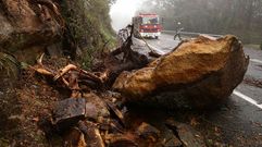 Desprendimiento de tierra y piedras en la carretera a Balar�s