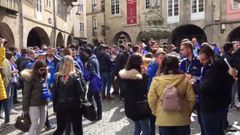 Cientos de aficionados del Oviedo en las calles de Lugo