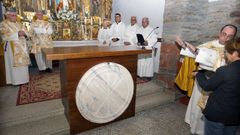 Inauguraci�n de una r�plica del Crism�n de Quiroga en la iglesia de A Ermida en el 2013
