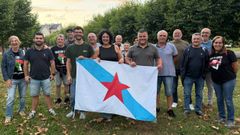 <span lang= gl >No centro da imaxe, Iria Cotelo, nova responsable local do BNG, flanqueada por Seve Salgueiro (esquerda) e J. Ramn Martnez (dereita), que a acompaarn como concelleiros na corporacin</span>