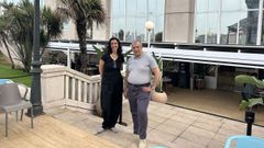 �lvaro Dom�nguez de Ron, director del hotel Meli�, y Ana Gurriar�n, jefa de recepci�n, en la nueva terraza 