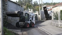 Trabajos de asfaltado en la zona sur de Verducido, ejecutados esta semana tras remanar las obras de saneamiento