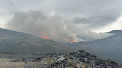 Imagen del fuego de Casaio el domingo por la maana.