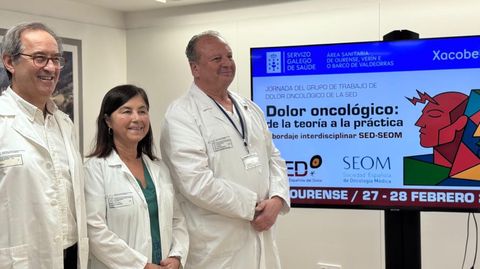 Jes�s Garc�a Mata, jefe de Oncolog�a; Luz C�novas, responsable de la unidad del dolor; y Jos� Antonio Ortigueira, director de soporte del �rea sanitaria, presentaron las jornadas.