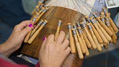 M�s de quinientas palilleiras comparten pasi�n en Vimianzo