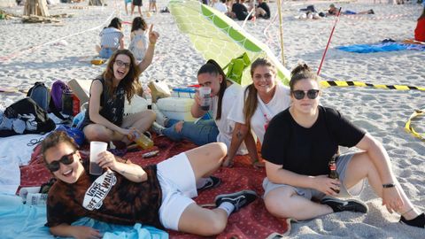 Pandillas de j�venes en las playas coru�esas. 