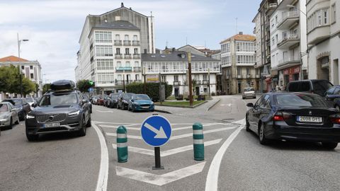 El futuro bipartito quiere reoganizar el caos de peatones, taxis y vehculos de la Praza de Lugo