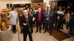 Carlos Folgueira es optimista, ofrece en el �rea de servicio duchas gratuitas a los clientes