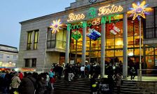 Horas despu�s del corte de luz, Bertamir�ns estren� sin problemas su alumbrado navide�o.