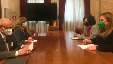 El secretario de Estado de Educación, Alejandro Tiana; la ministra de Educación, Pilar Alegría; la consejera de Cultura, Política Llingüística y Turismo, Berta Piñán, y la consejera de Educación, Lydia Espina