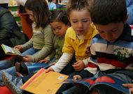 Ni�os leyendo en Viveiro, hace a�os