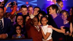 Lori Lightfoot, con su hija Vivian y su mujer, Amy Eshleman, durante la celebraci�n de su victoria