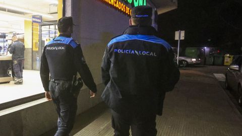 Imagen de archivo de agentes de la Polic�a Local en Carballo