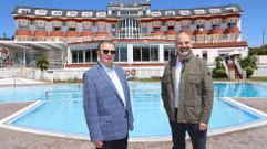 Francisco Carmelo Gonzlez y su hijo Francisco Gonzlez Lpez, en el hotel Nann, en Sanxenxo