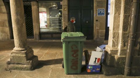 Foto de archivo de basura en el casco histrico de Santiago el mes pasado.