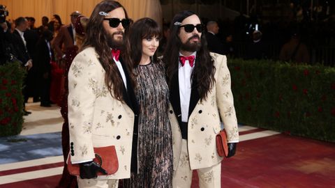 Jared Leto, Dakota Johnson y Alessandro Michele