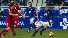 Saul Berjon Real Oviedo Carlos Tartiere Numancia Horizontal.Saul conduce el esferico frente al Numancia