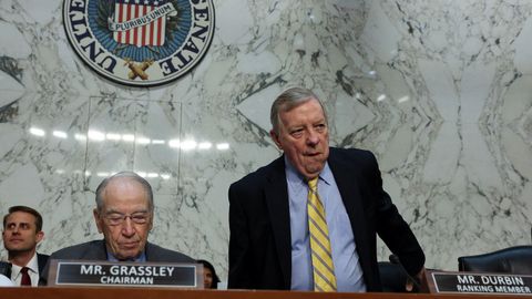 Los senadores Chuck Grassley y Richard Durbin, durante la sesión