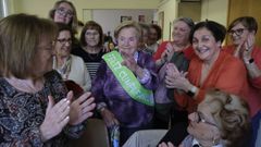 La ya centenaria Mar�a Ord��ez, con sus amigas de la Sagrada Familia