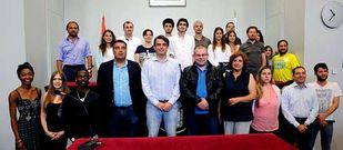 M�s de veinte j�venes de cinco nacionalidades distintas se reunieron con Diego Calvo. 