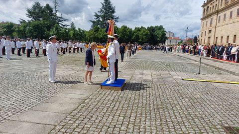 Vecinos y vecinas expresaron en el acto su compromiso con la patria