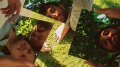 De izquierda a derecha, Juan Espiga, lvaro Ayuso y, en dos espejos distintos, Esteban de Bergia