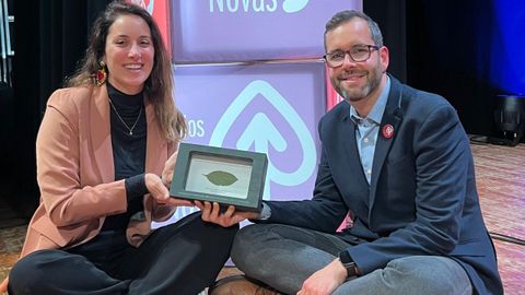 Xabier Dom�nguez, co Premio Follas Novas