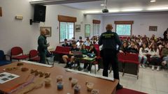 A Garda Civil imparte unha charla aos alumnos do Colexio San Jos� de Ourense