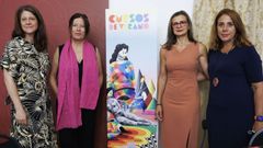 De izquierda a derecha: Luc�a Losoviz, directora general de Derechos de la Infancia y la Adolescencia del Ministerio de la Juventud e Infancia; Mar Espa�a, directora de la Agencia Espa�ola de Protecci�n de Datos; Carmen Mart�nez, delegada del Gobierno contra la Violencia de G�nero del Ministerio de Igualdad y Cira Garc�a, magistrada del Juzgado de Violencia sobre la Mujer n� 1 de Getafe