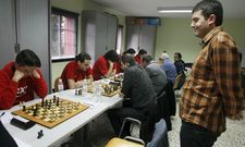 El C.X. Fontecarmoa gan� ayer en los cuatro primeros tableros al USC, fallando en los �ltimos. 