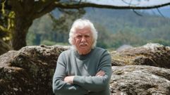 Tito Calvi�o, en la Pedra do Home de su Portomouro natal (Val do Dubra).