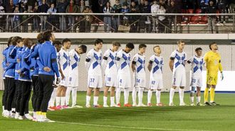 La plantilla del Deportivo, durante el minuto de silencio