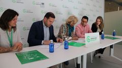 El alcalde de Cerdedo-Cotobade, Jorge Cubela, y la presidenta de la AECC de Pontevedra, Ana García, firmaron la colaboración para Espacios sin Humo