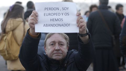 Decenas de personas, en su mayor�a ucranianos residentes en Asturias, se han concentrado este viernes en Gij�n para pedir a la Uni�n Europea que apoye a Ucrania a parar la invasi�n rusa