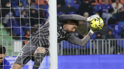 Ionut Andrei Radu, portero del Celta, durante el partido ante el Getafe.