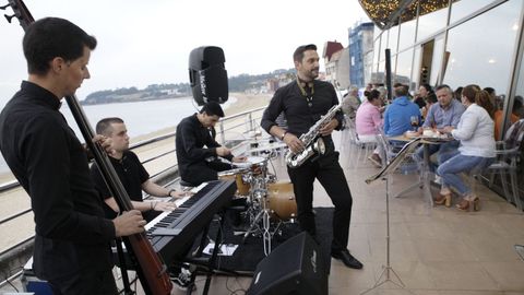 Imagen de la inauguracin del restaurante Sisal, en A Pobra