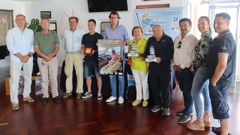Pitusa Sab�n y Jacinto Hern�ndez, que portan los trofeos, presidieron la presentaci�n de la cita.