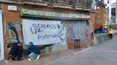 La pintada de pancartas se llev� a cabo el domingo por la ma�ana